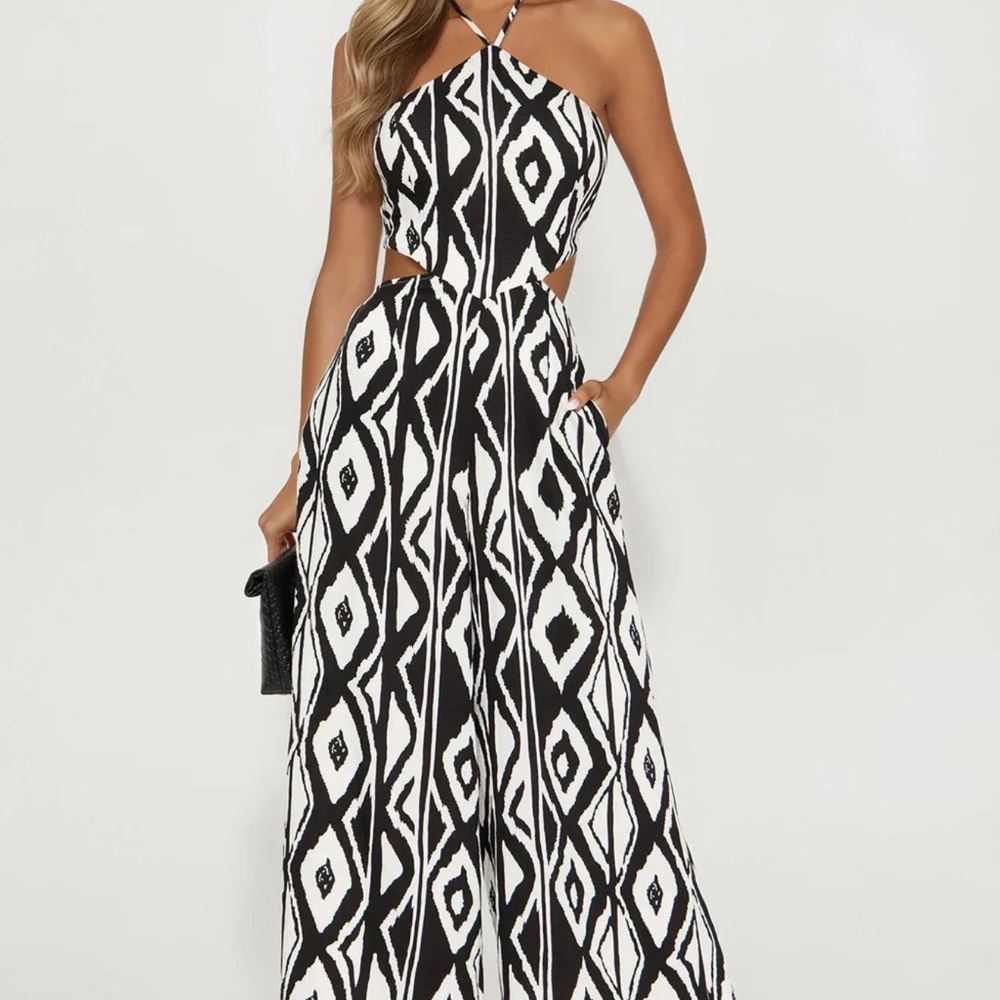 Fashion Nova Black and White Patterned Maxi Dress